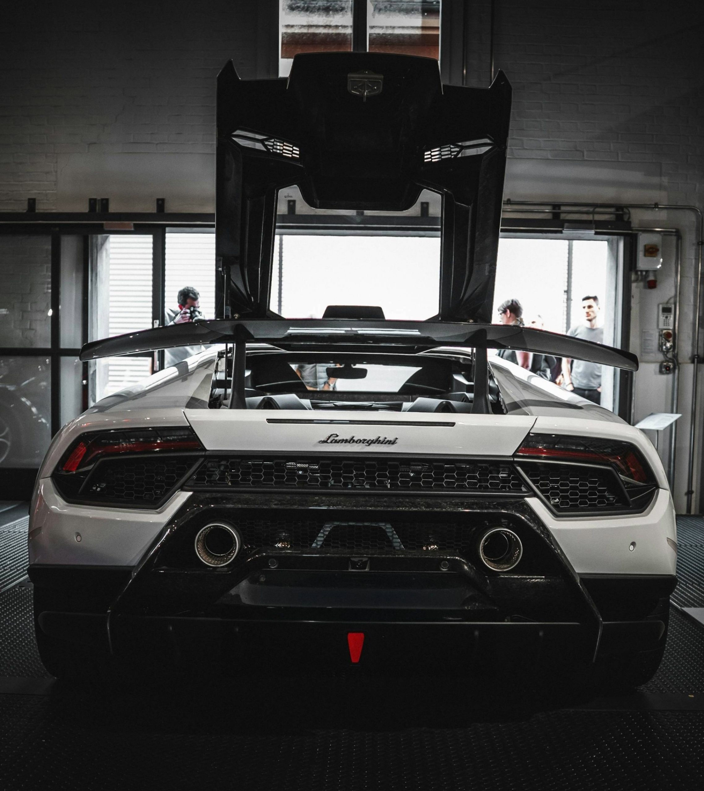 lamborghini vs ferrari pros cons how uae weather affects these supercars